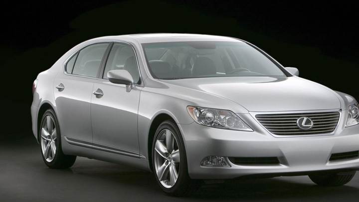 Lexus LS 460 In Grey Front Side Pose